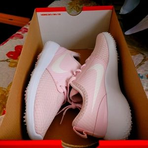 Nike Roshe G Jr golf shoes